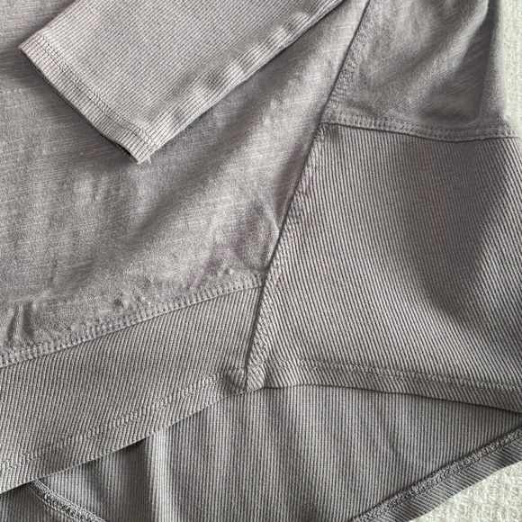 Fresh Produce gray v-neck asymmetrical hem long sleeved top size large - Picture 6 of 9